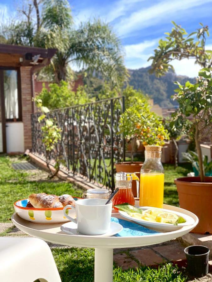 B&B Villa Vittoria Джардини Наксос Екстериор снимка